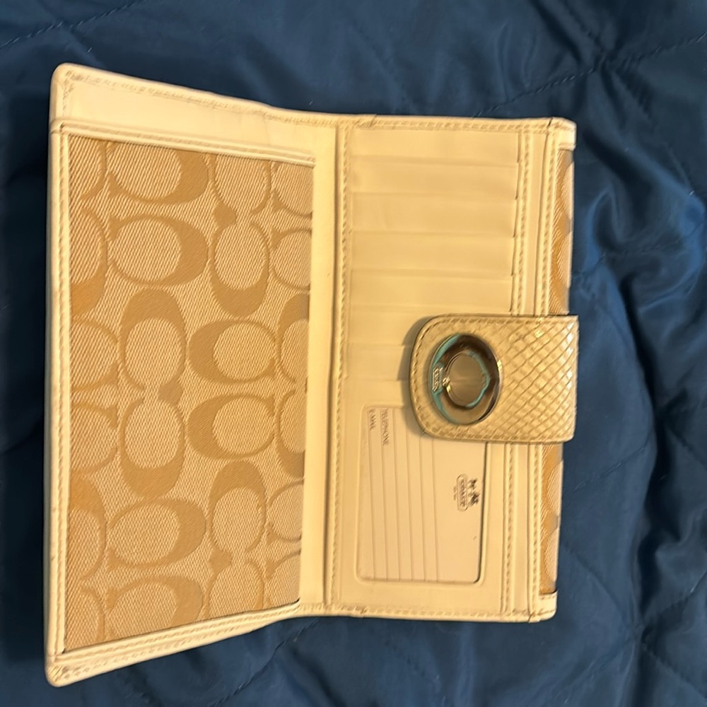 NWOT Coach wallet cream and gold designer print never used